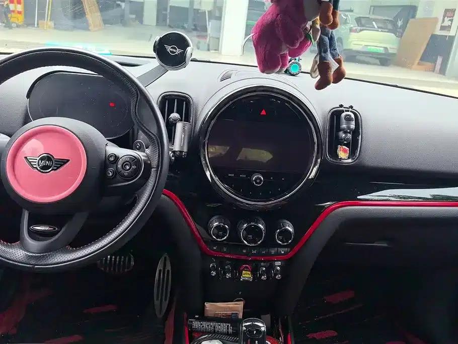 MINI JCW COUNTRYMAN 2021 2.0T JOHN COOPER WORKS — миниатюра 13