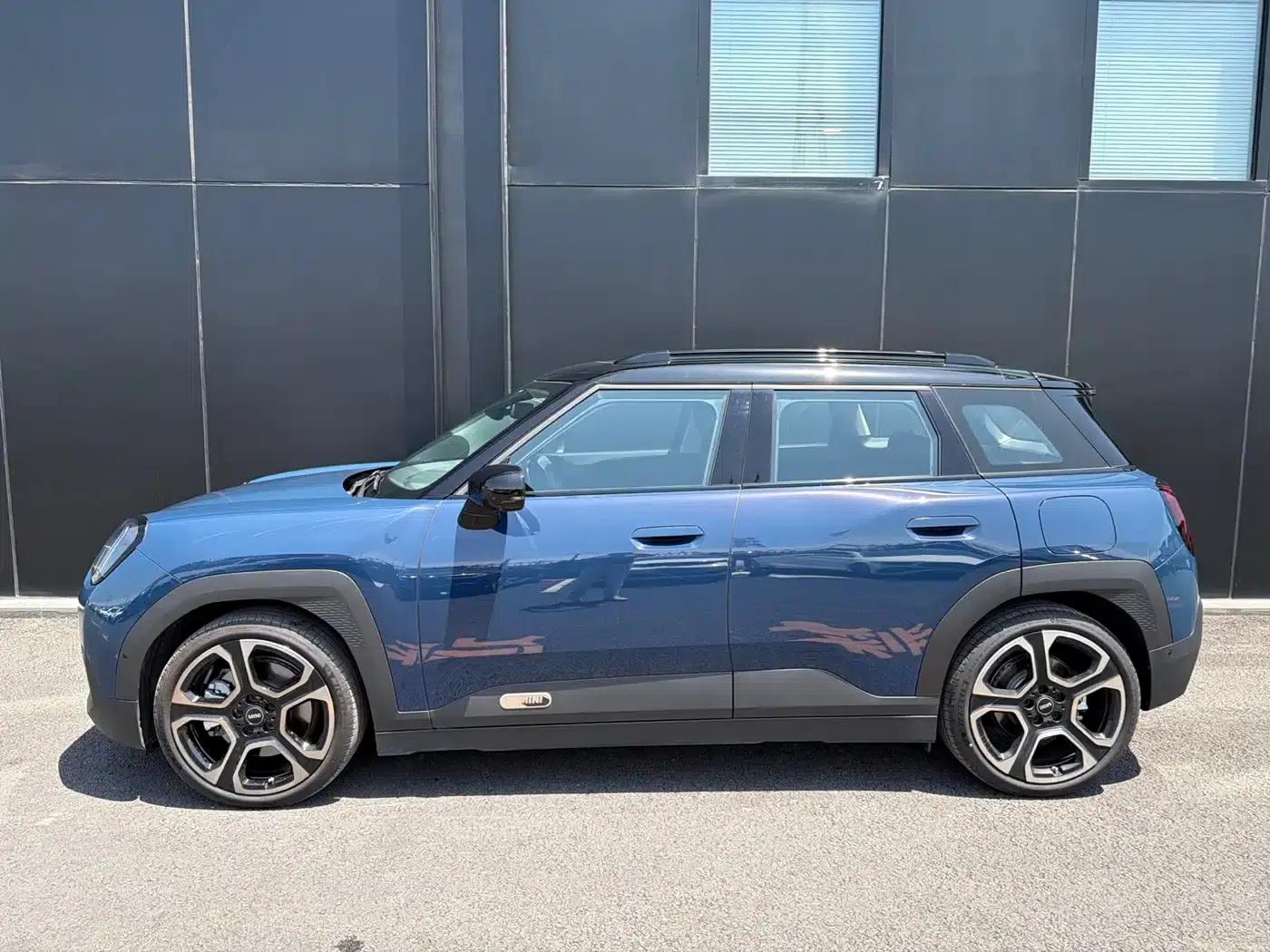 2024 Electric MINI Aceman SE Artist — миниатюра 11