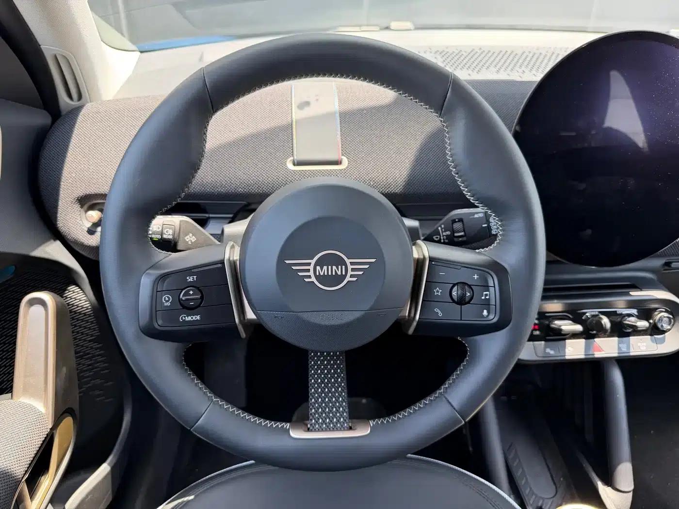 2024 Electric MINI Aceman SE Artist — миниатюра 6