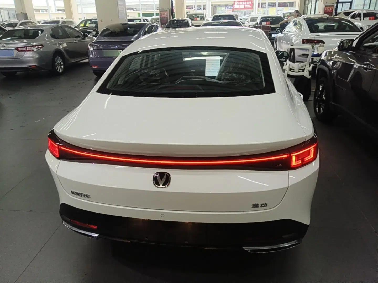 CHANGAN Eado PHEV 2025 Smart New Blue Whale 145KM Battleship Edition — миниатюра 5