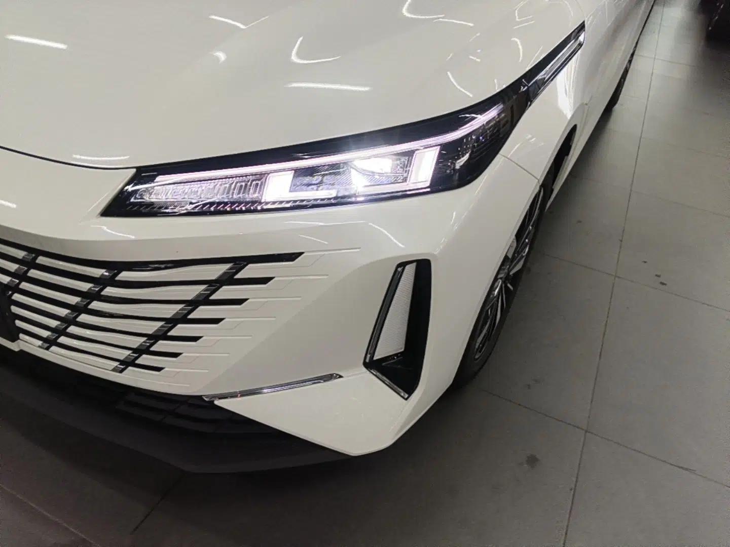 CHANGAN Eado PHEV 2025 Smart New Blue Whale 145KM Battleship Edition — миниатюра 8