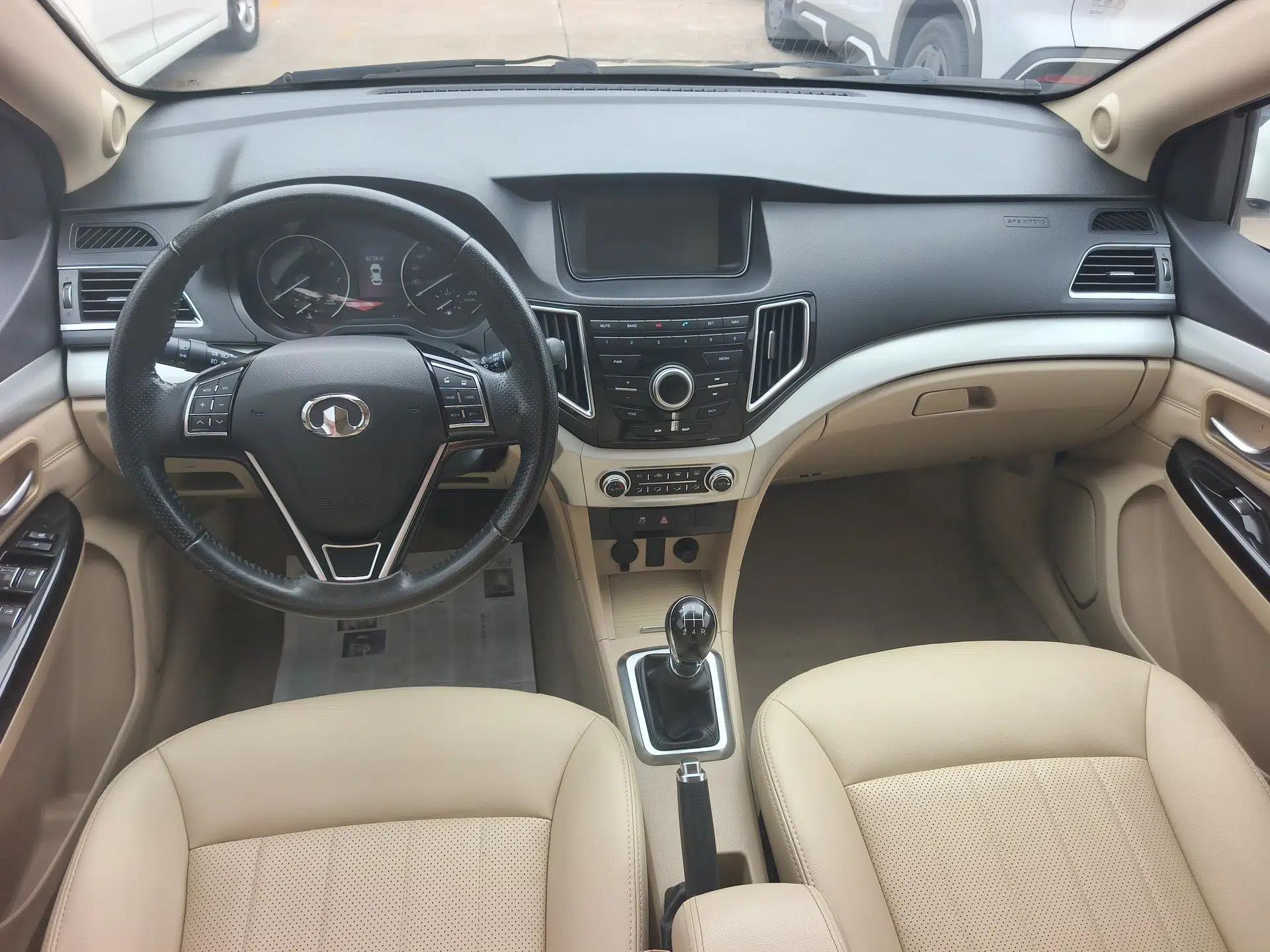 Great Wall C30 2016 1.5L Manual Luxury Model — миниатюра 12