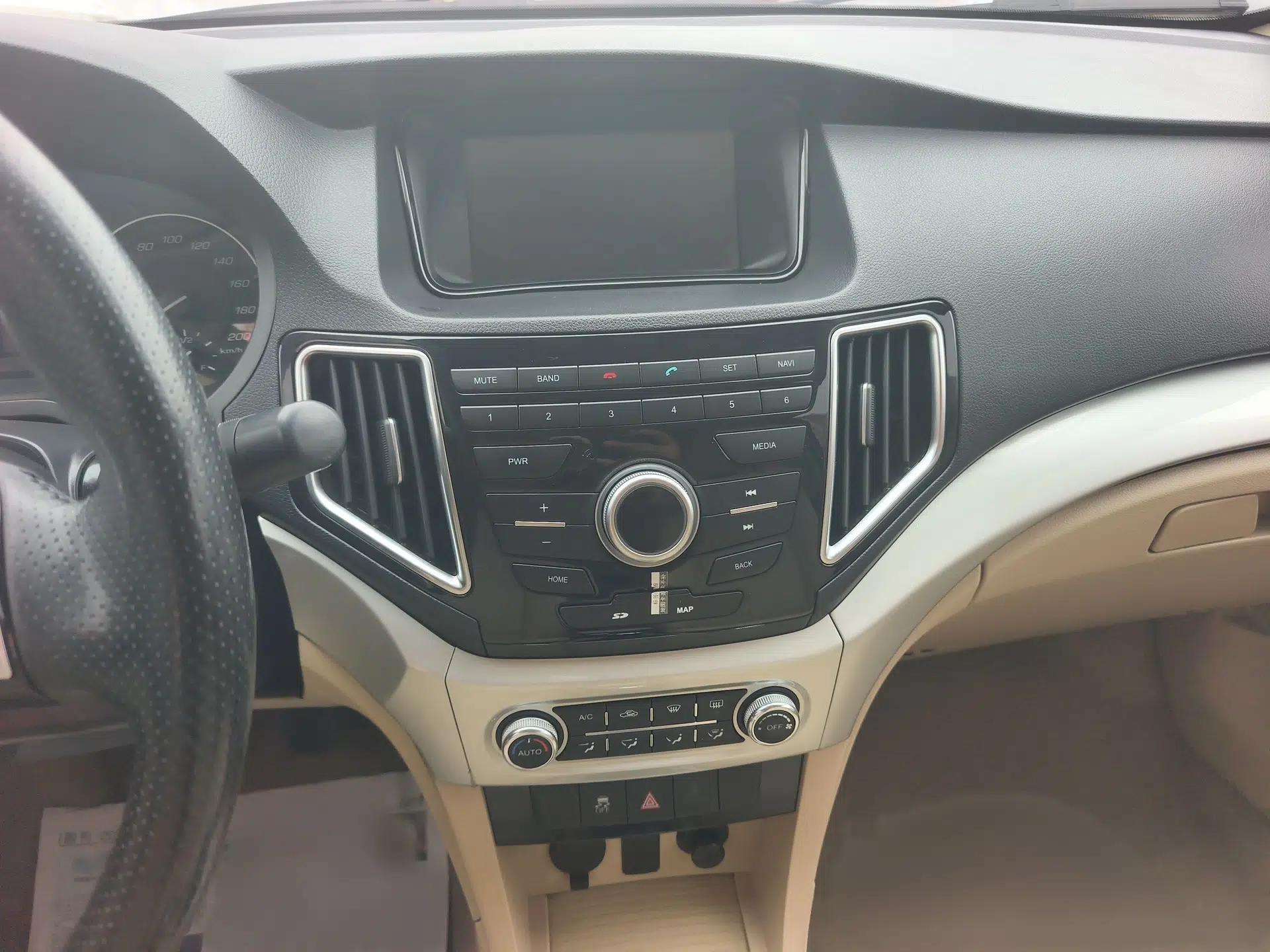 Great Wall C30 2016 1.5L Manual Luxury Model — миниатюра 15