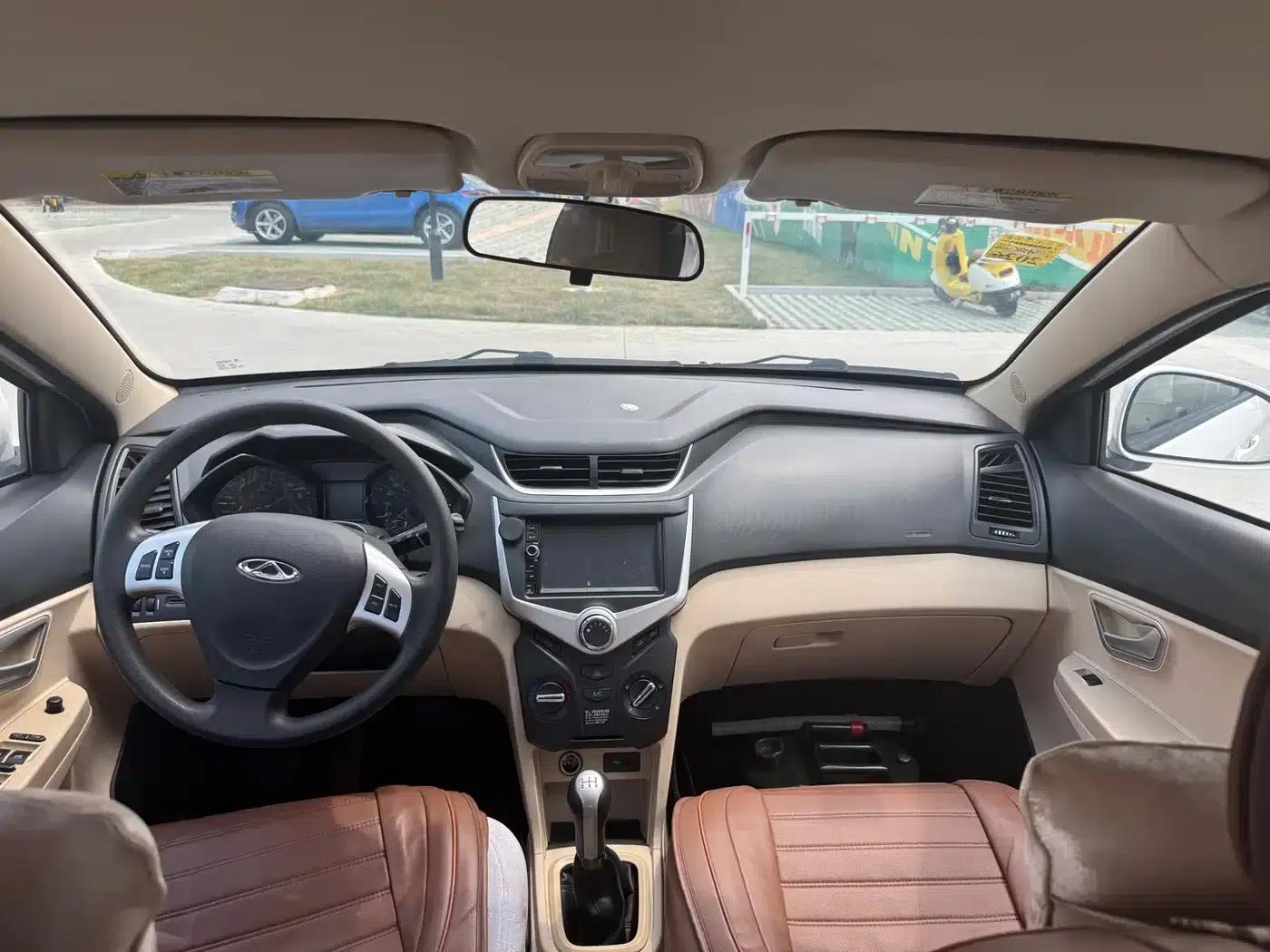 Fengyun 2 2015 1.5L Manual Elite Edition — миниатюра 2