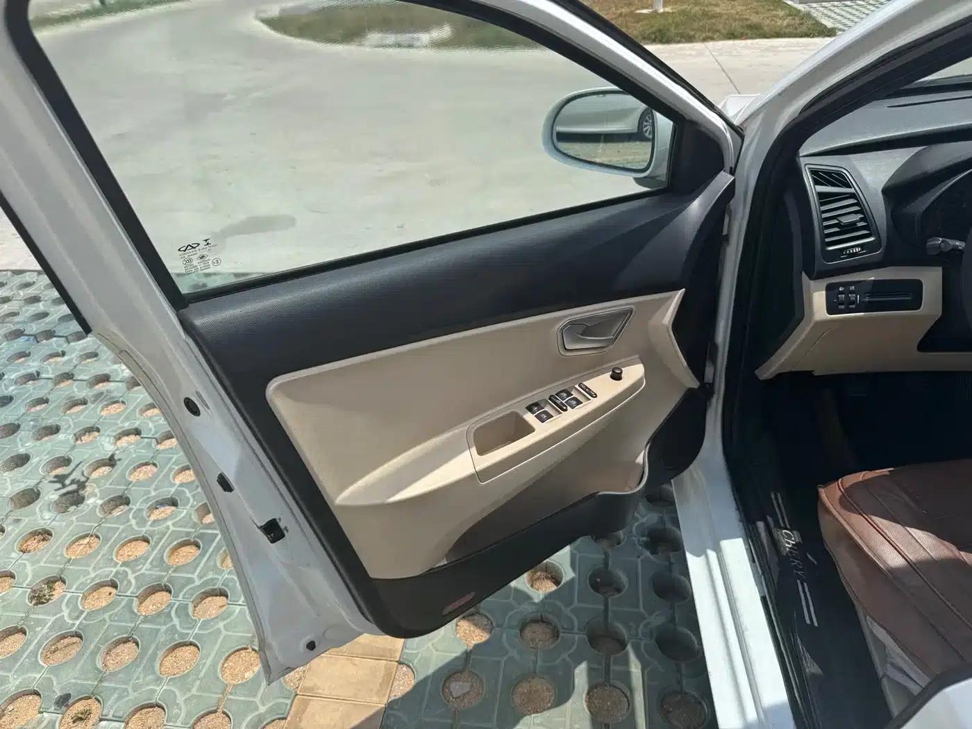 Fengyun 2 2015 1.5L Manual Elite Edition — миниатюра 4