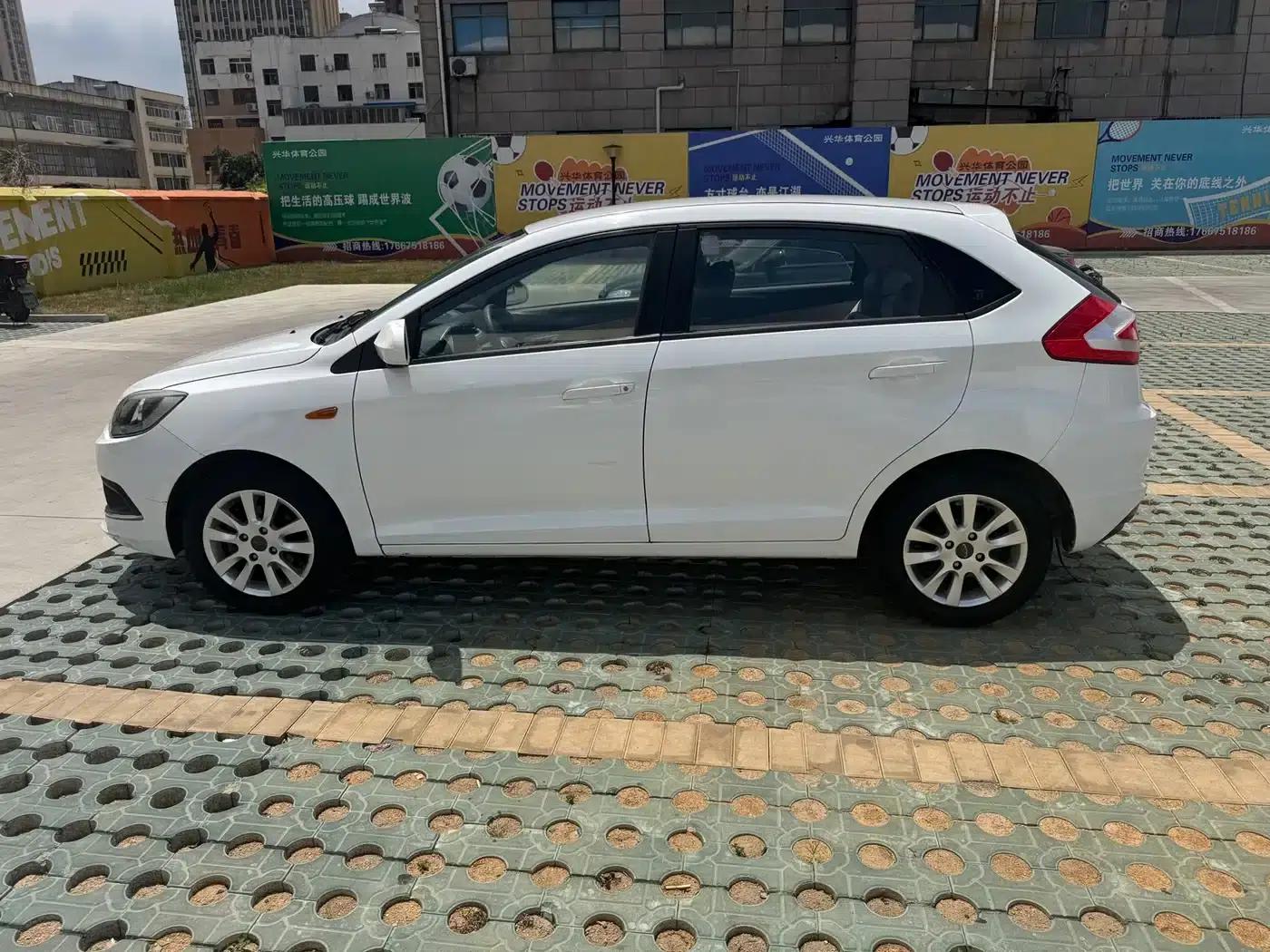 Fengyun 2 2015 1.5L Manual Elite Edition — миниатюра 9