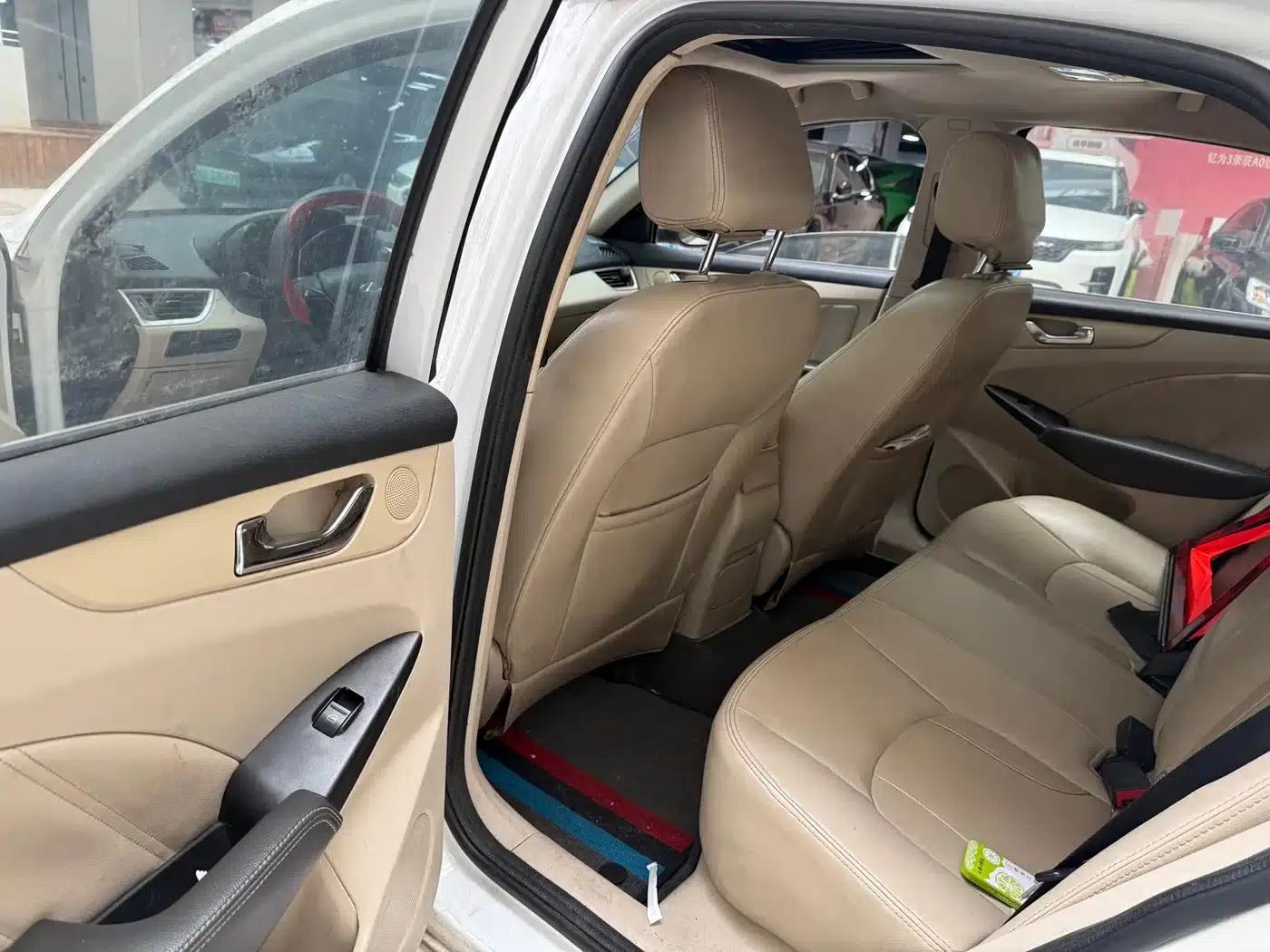 Chery Arrizo 7 2016 1.6L CVT Premium Edition — миниатюра 7