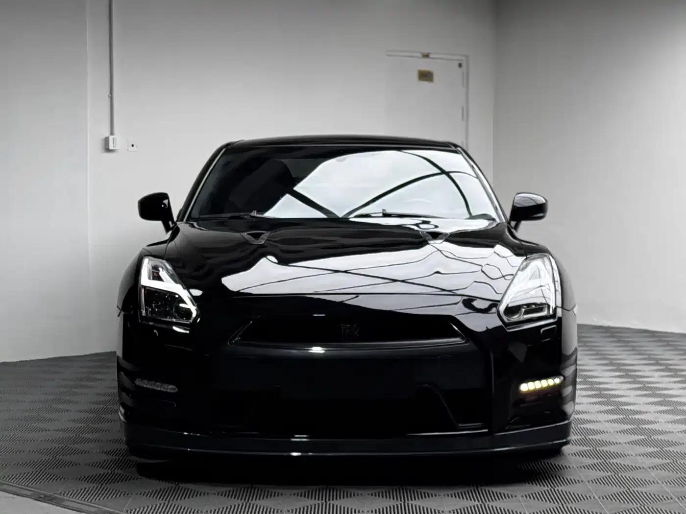 2014 Nissan GT-R 3.8T Premium Edition with black interior — миниатюра 2
