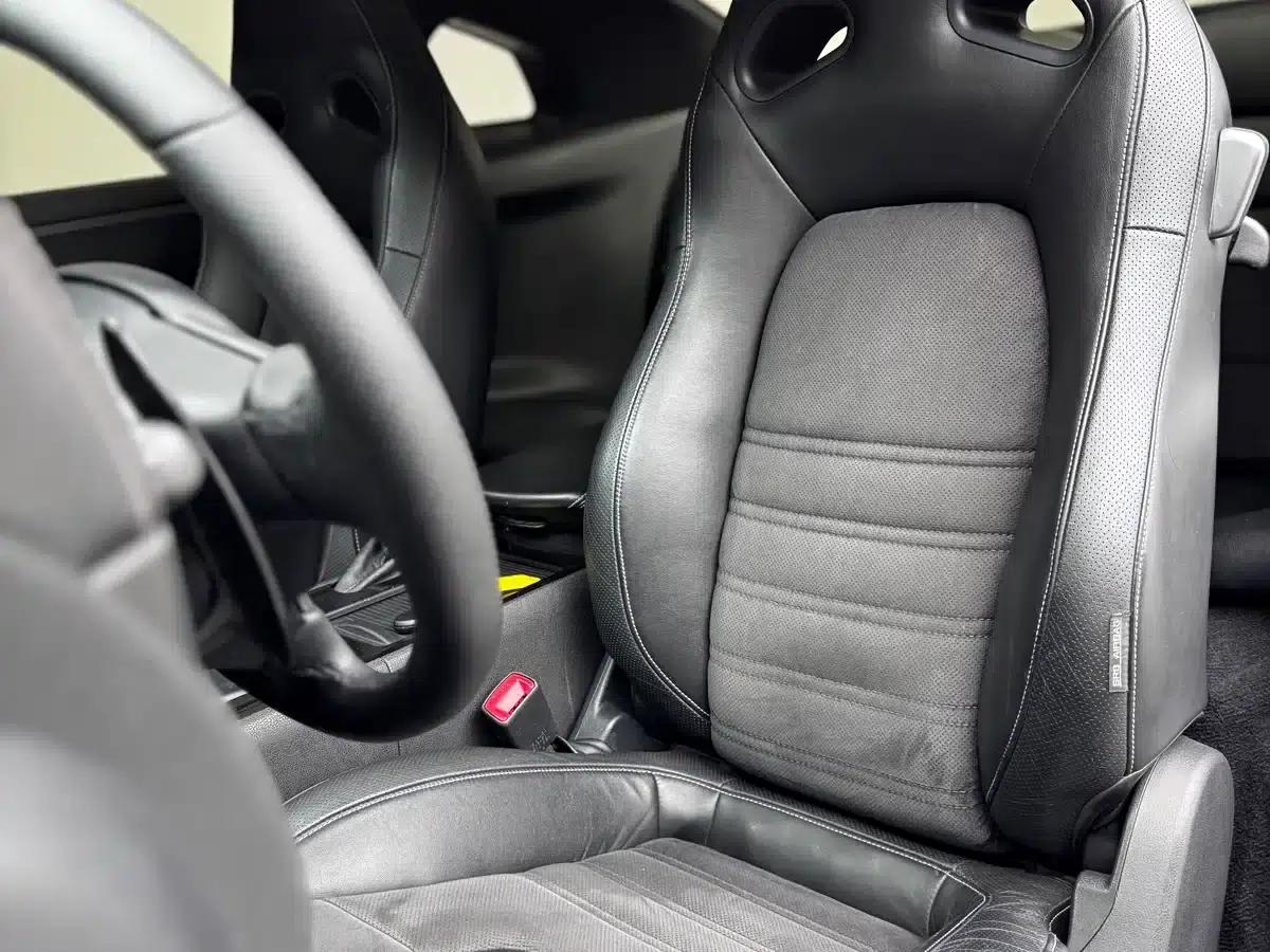 2014 Nissan GT-R 3.8T Premium Edition with black interior — миниатюра 14