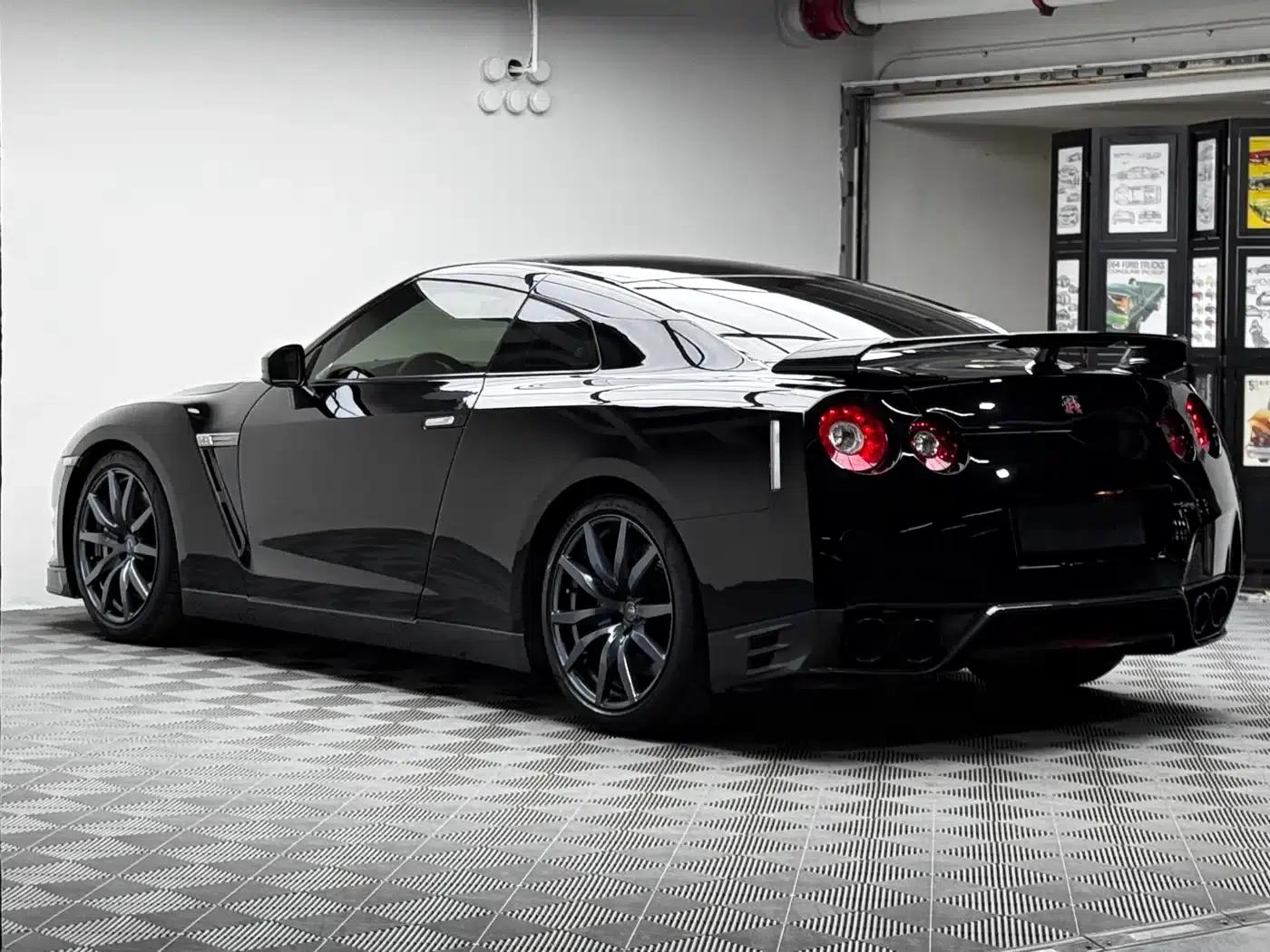 2014 Nissan GT-R 3.8T Premium Edition with black interior — миниатюра 6