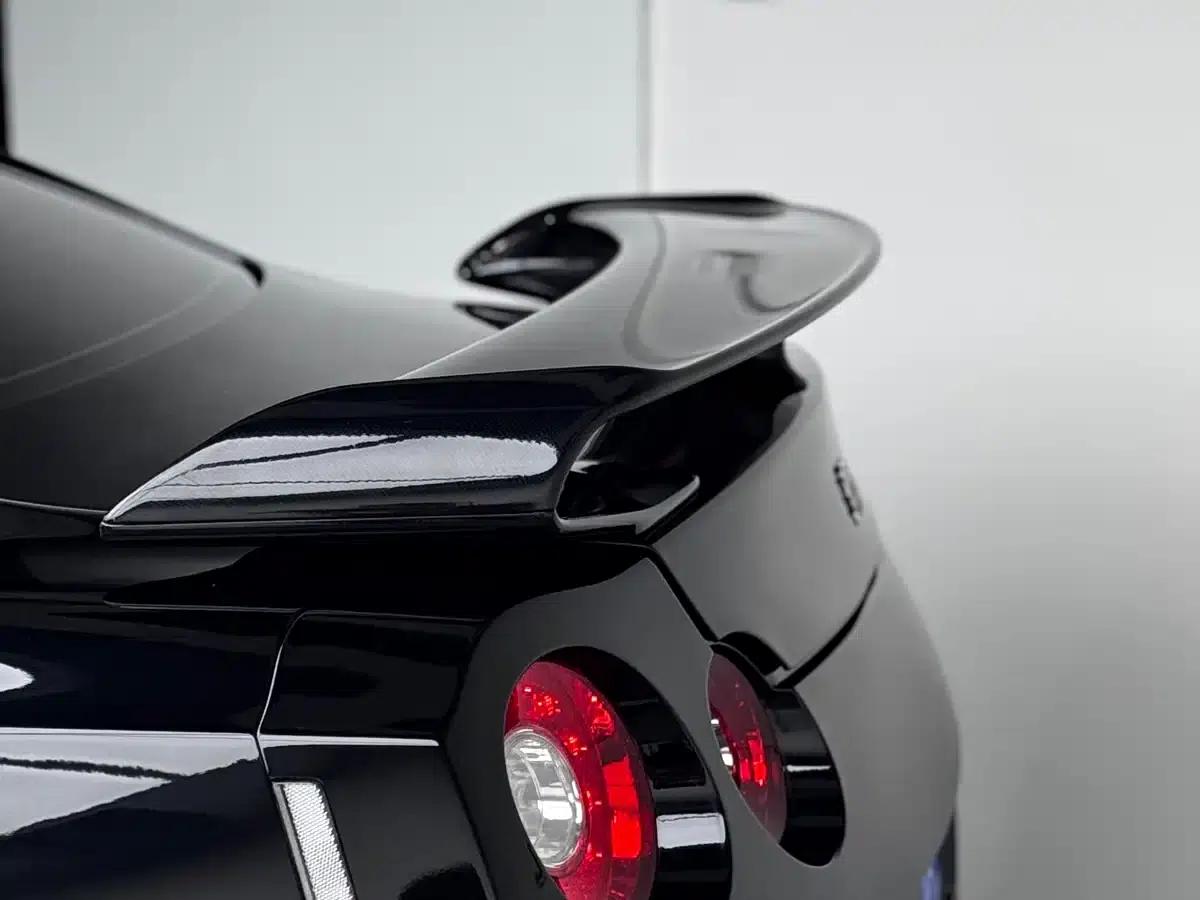 2014 Nissan GT-R 3.8T Premium Edition with black interior — миниатюра 9
