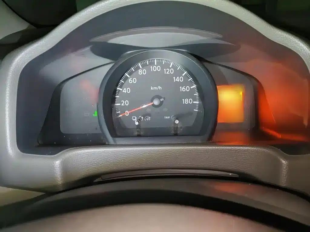 Nissan NV200 2016 Facelift 1.6L Manual Deluxe — миниатюра 4