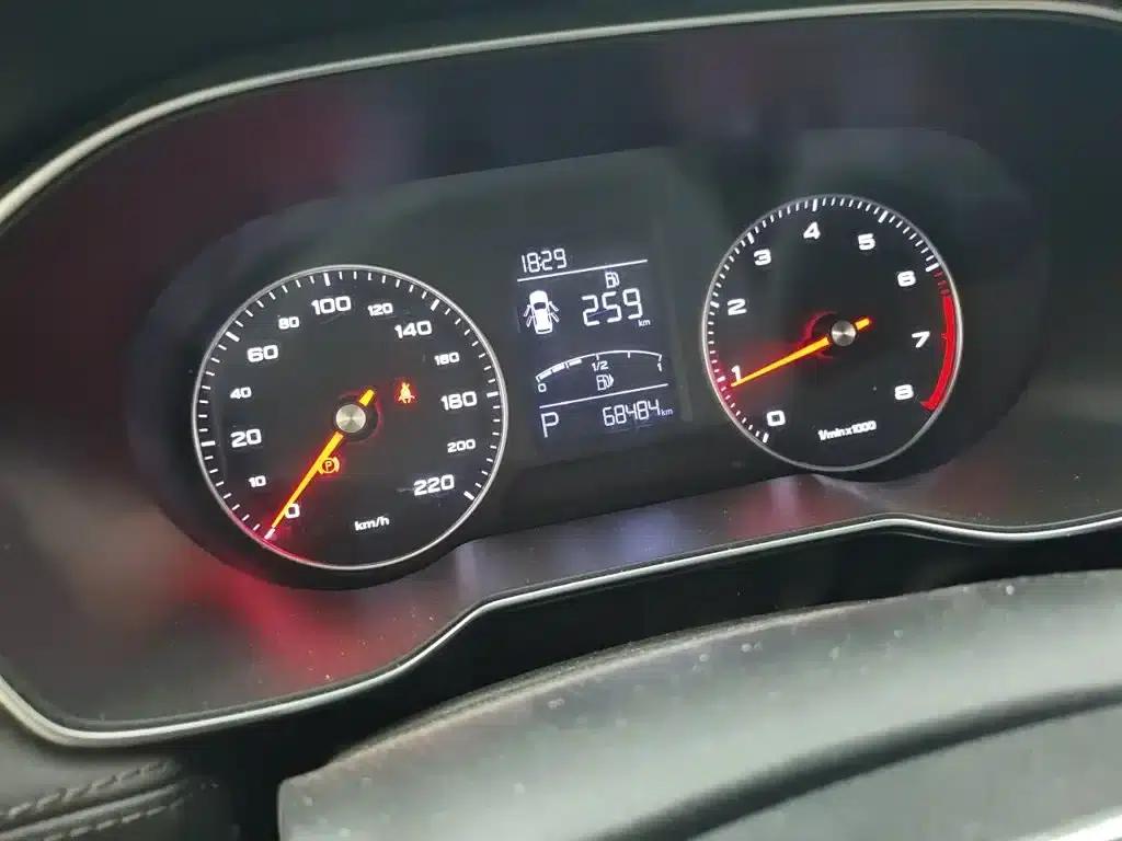 Roewe RX3 2018 1.6L CVT Internet Smart Edition — миниатюра 5