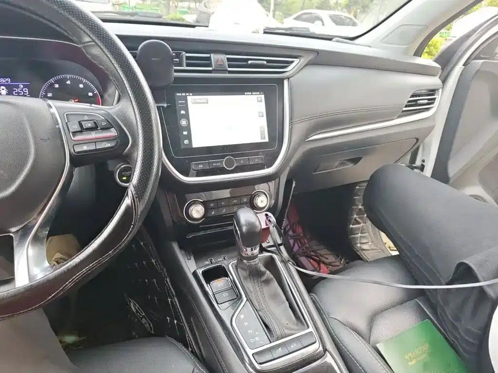 Roewe RX3 2018 1.6L CVT Internet Smart Edition — миниатюра 6