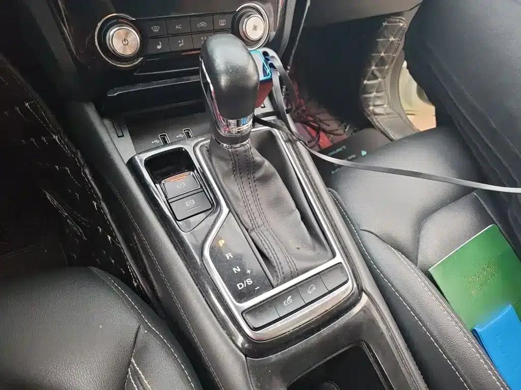 Roewe RX3 2018 1.6L CVT Internet Smart Edition — миниатюра 7