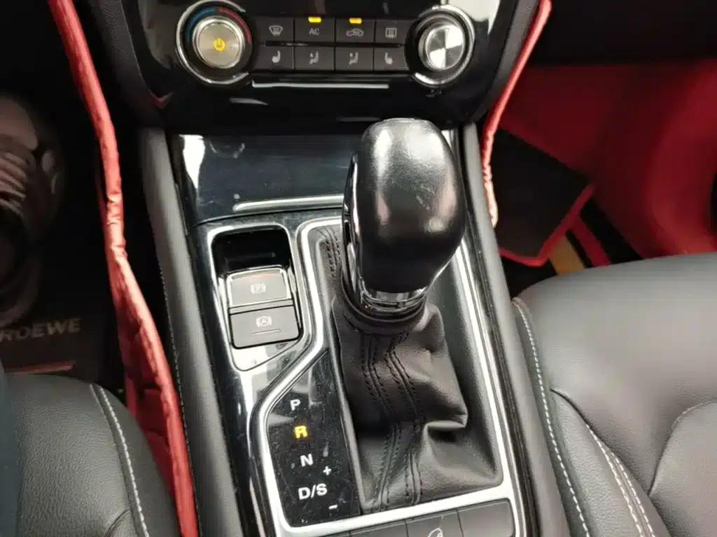 Roewe RX3 2020 1.6L CVT 4G Connected Super Cool Flagship Edition — миниатюра 14