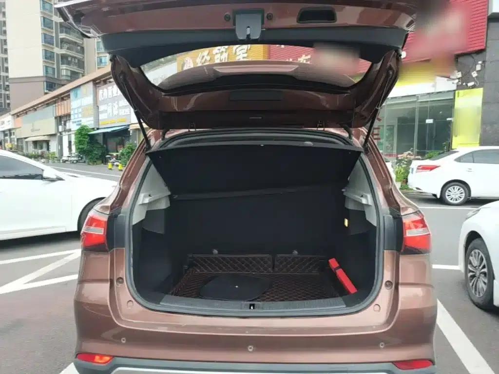Roewe RX3 2020 1.6L CVT 4G Connected Super Cool Flagship Edition — миниатюра 19