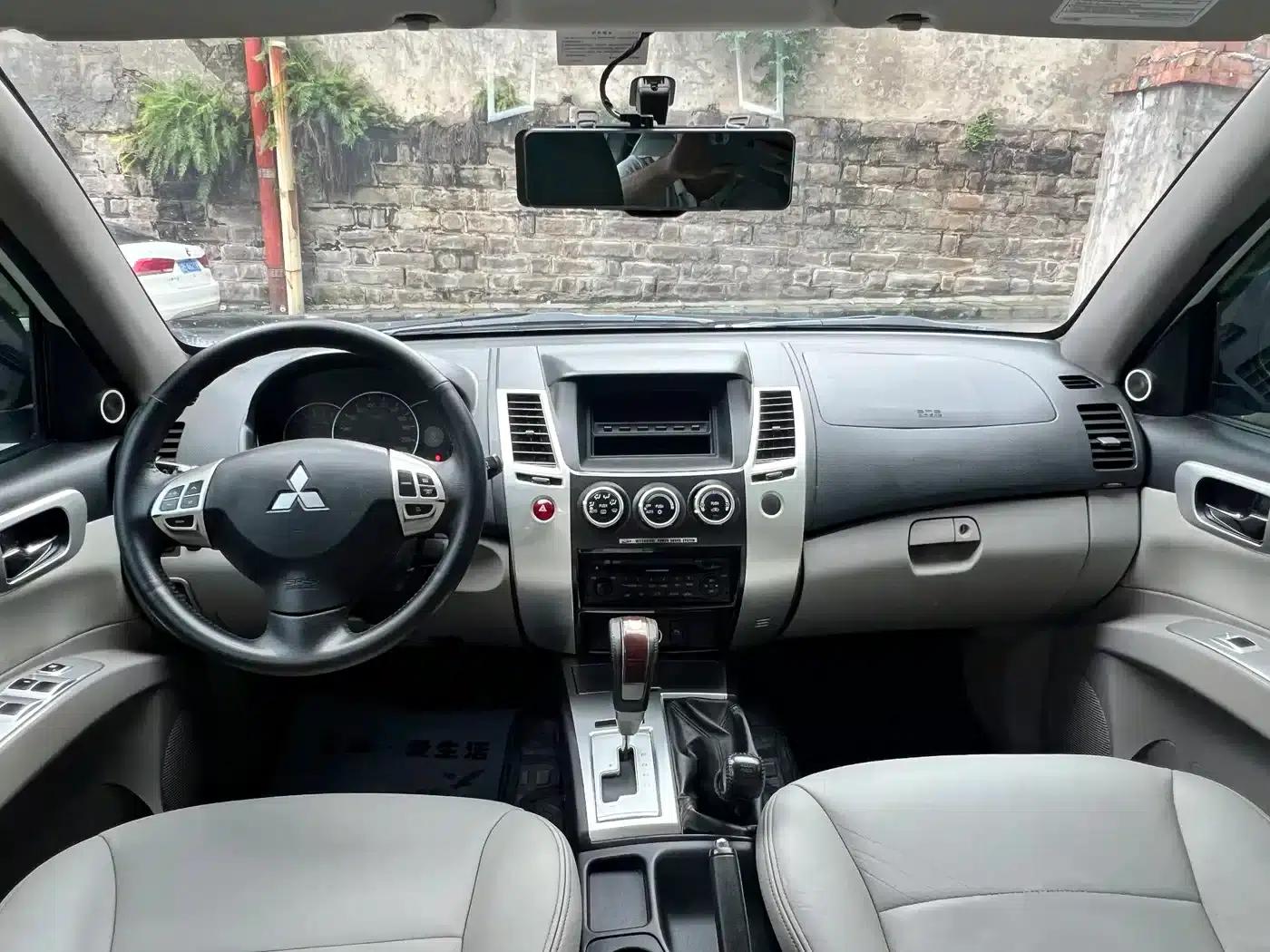 2013 Pajero Sport 3.0L Automatic 4WD Executive Edition — миниатюра 5