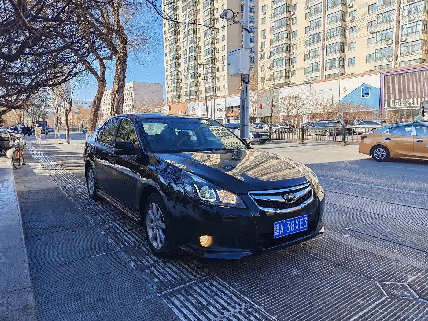 Legacy 2010 2.0i Luxury Edition — миниатюра 1