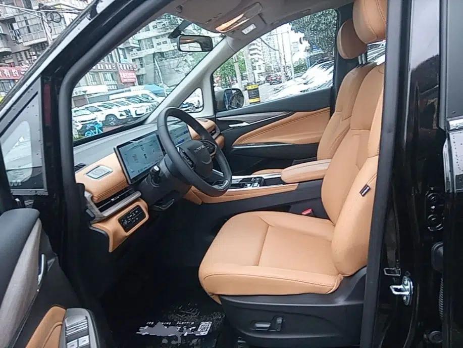 SAIC MAXUS G50 PHEV 2025 Leading Edition — миниатюра 22