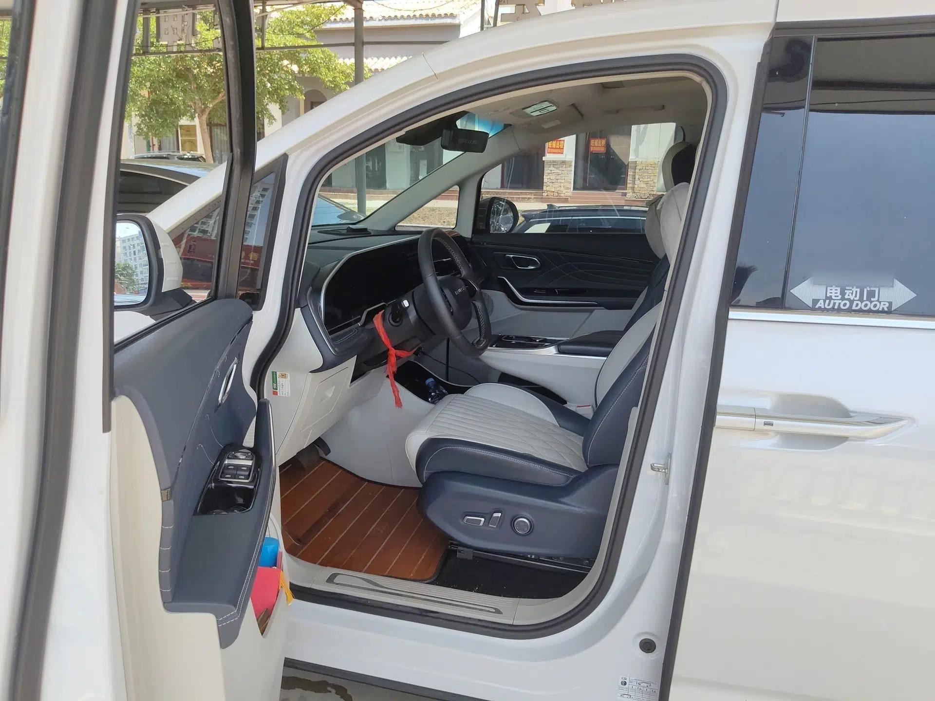 SAIC MAXUS G90 2022 2.0T Interstellar Six-Seater Edition — миниатюра 6
