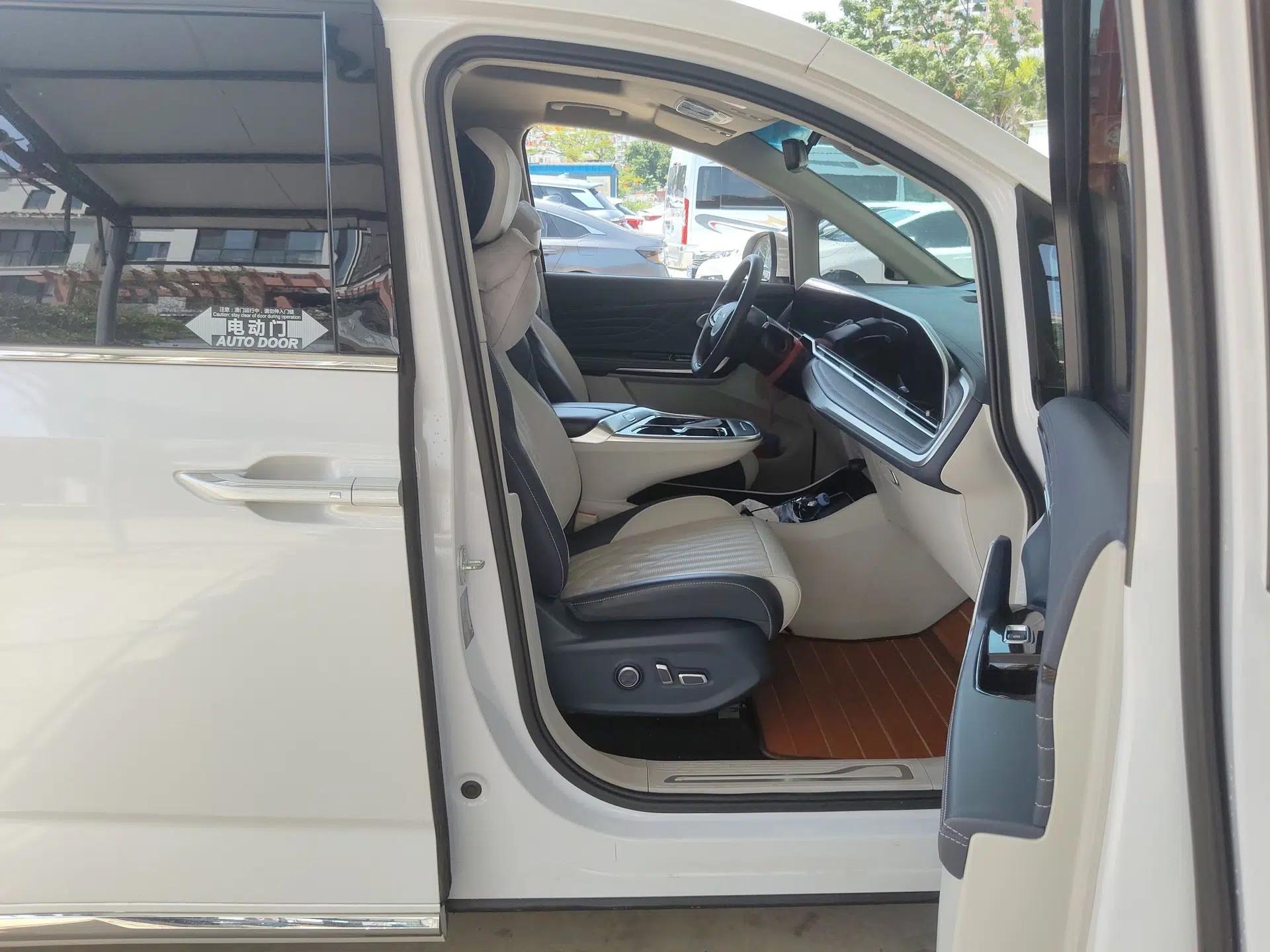 SAIC MAXUS G90 2022 2.0T Interstellar Six-Seater Edition — миниатюра 10