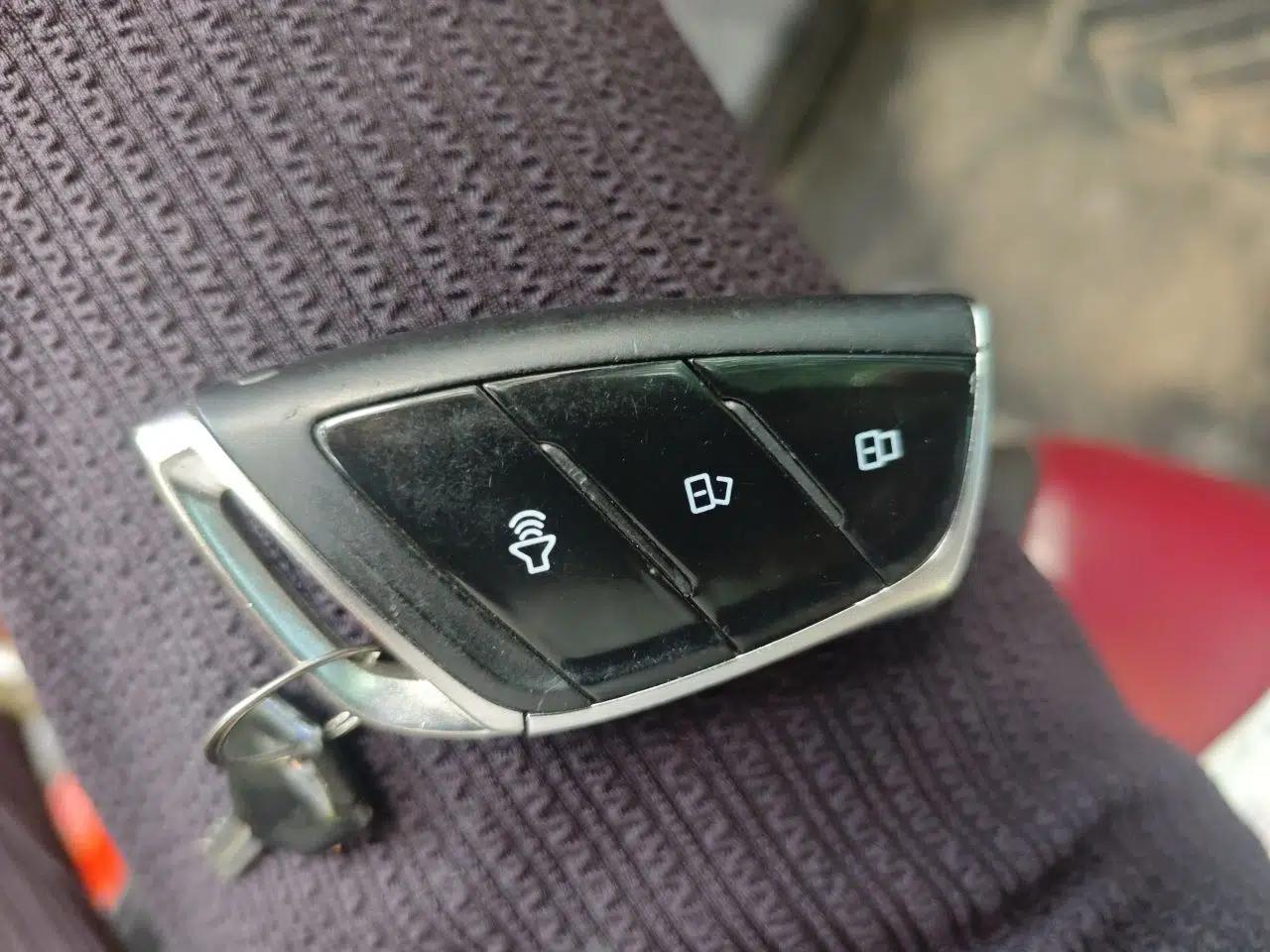 SAIC MAXUS T90 2021 2.0T Twin-Turbo Automatic All-Wheel Drive High-Ride Luxury Standard Cab — миниатюра 17
