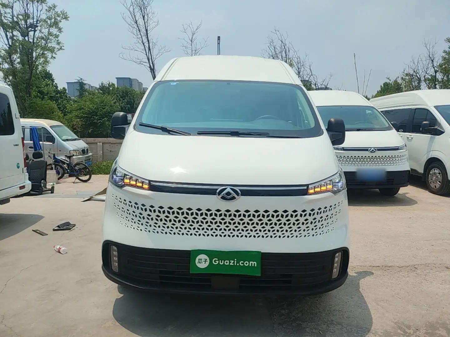 SAIC MAXUS Xintu V70 2023 2.0T Elite Edition Automatic Long Wheelbase Mid-Height 6/7 Seats — миниатюра 2