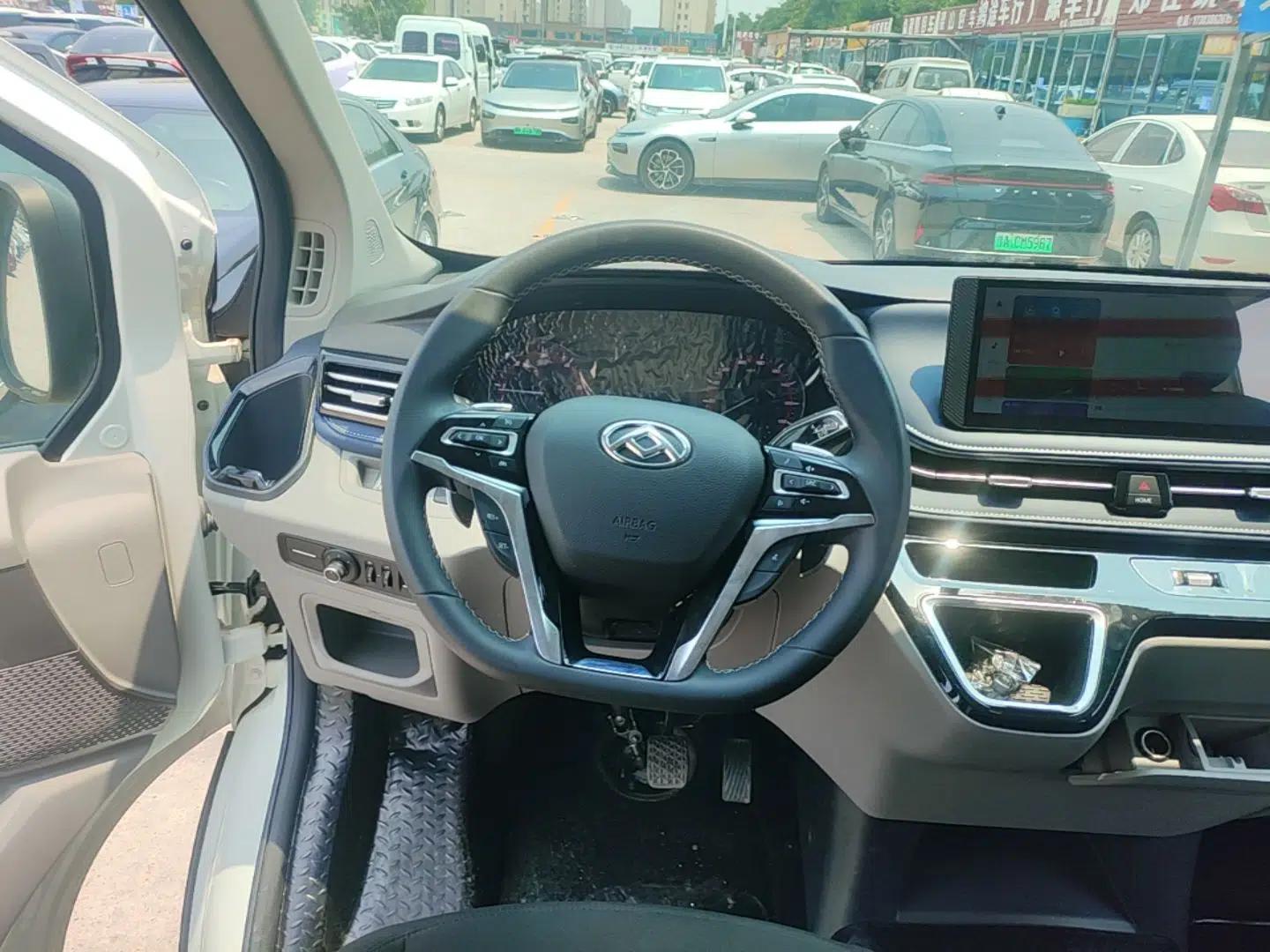 SAIC MAXUS Xintu V70 2023 2.0T Elite Edition Automatic Long Wheelbase Mid-Height 6/7 Seats — миниатюра 13