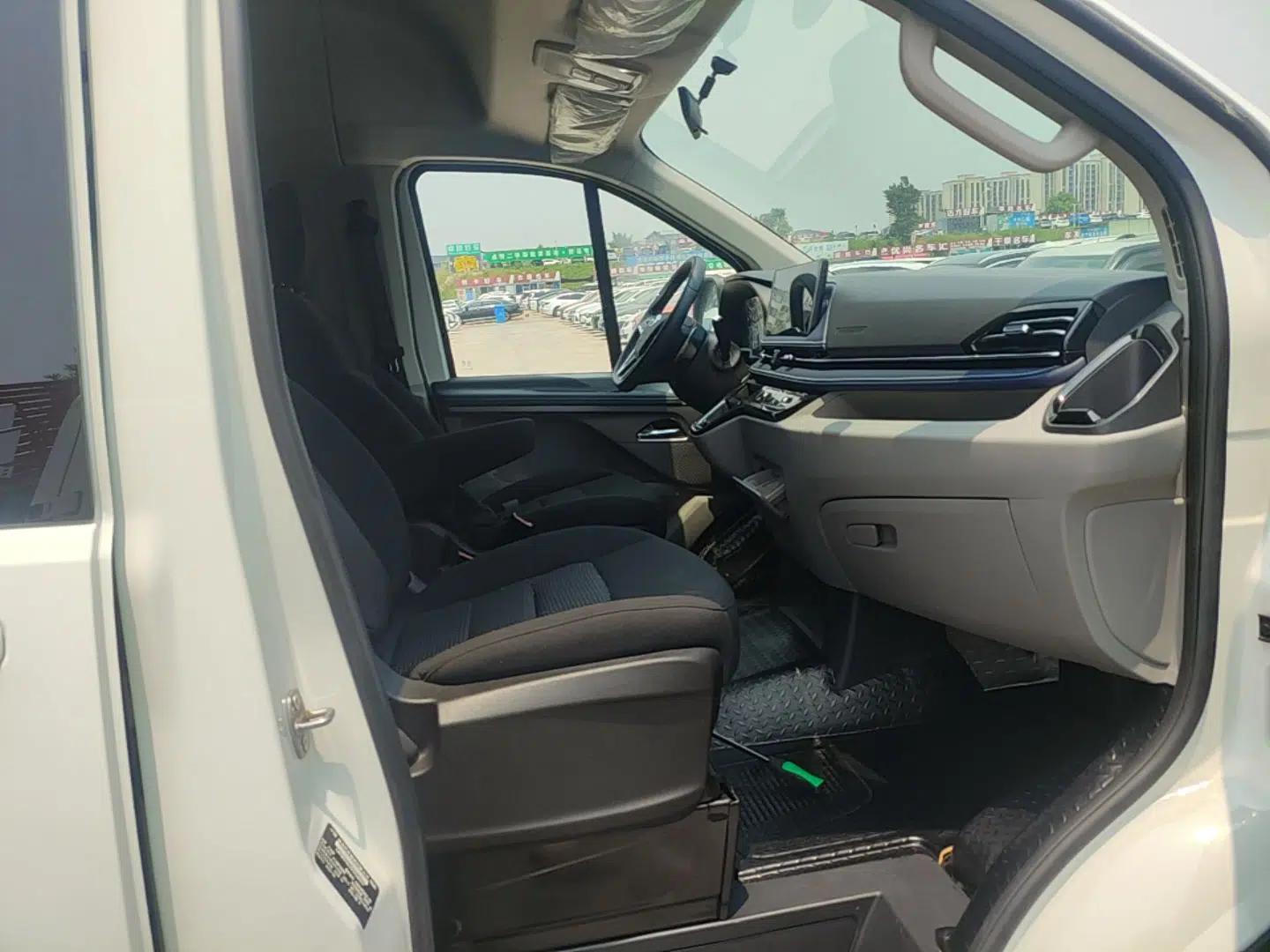 SAIC MAXUS Xintu V70 2023 2.0T Elite Edition Automatic Long Wheelbase Mid-Height 6/7 Seats — миниатюра 19