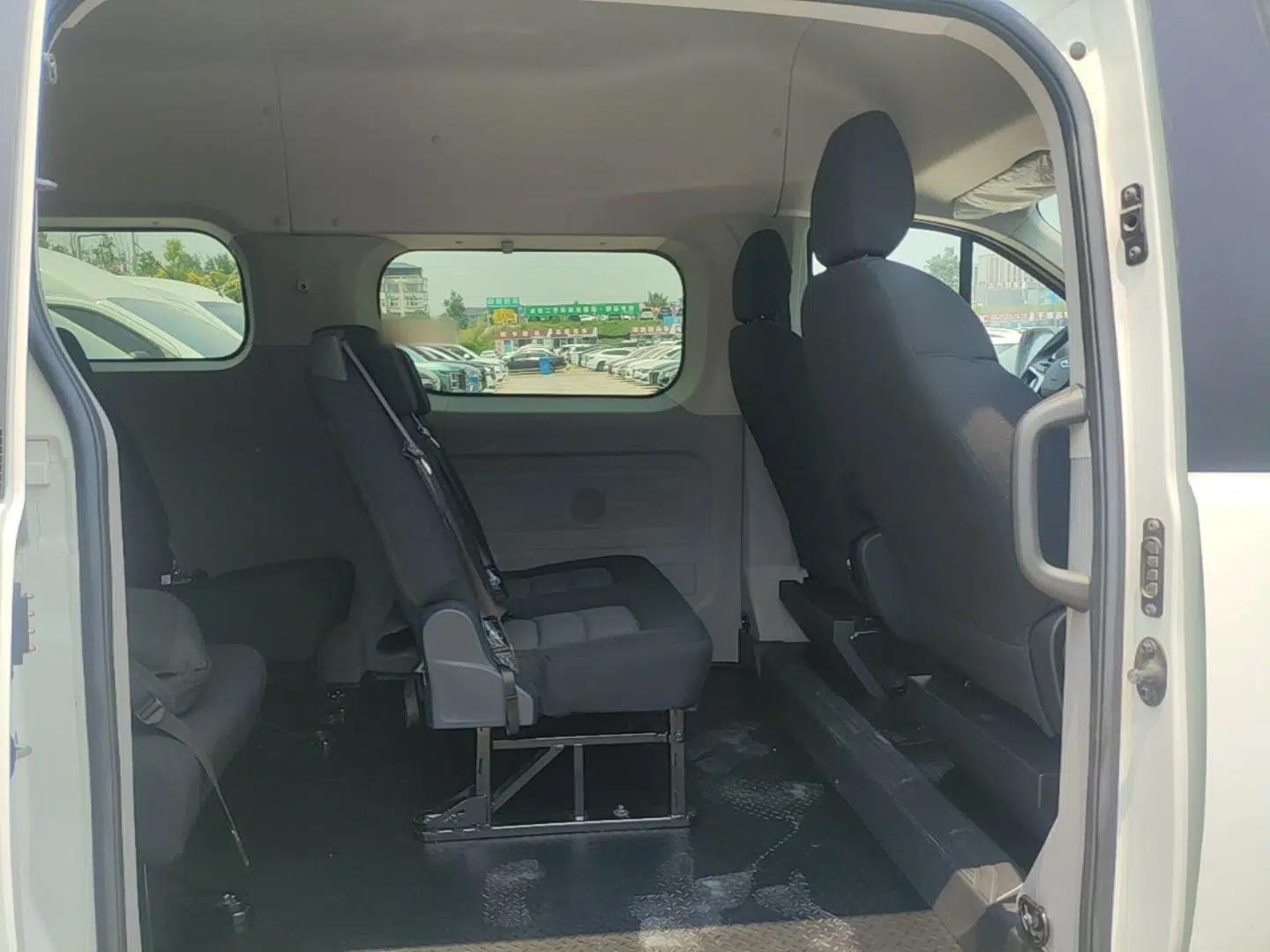 SAIC MAXUS Xintu V70 2023 2.0T Elite Edition Automatic Long Wheelbase Mid-Height 6/7 Seats — миниатюра 20