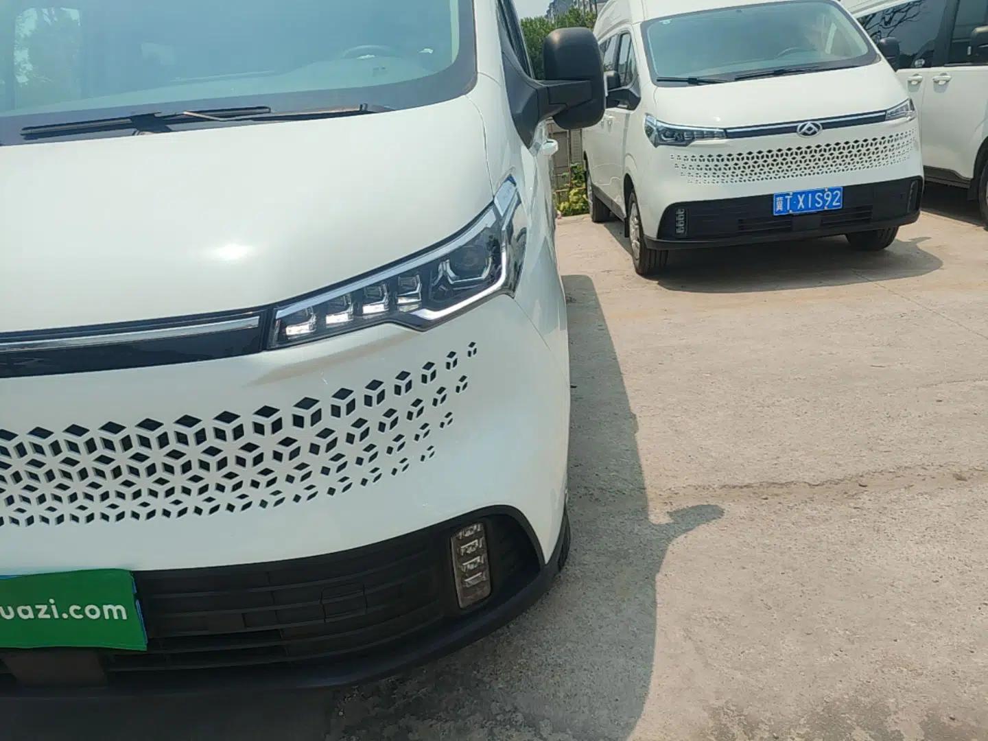SAIC MAXUS Xintu V70 2023 2.0T Elite Edition Automatic Long Wheelbase Mid-Height 6/7 Seats — миниатюра 8