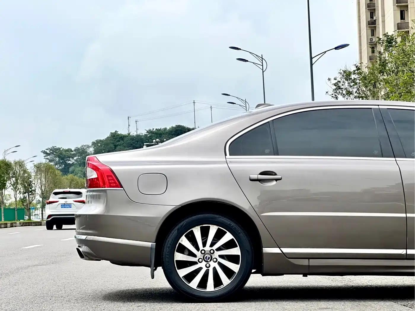 2015 Volvo S80L 2.0T T5 Smart Edition — миниатюра 11
