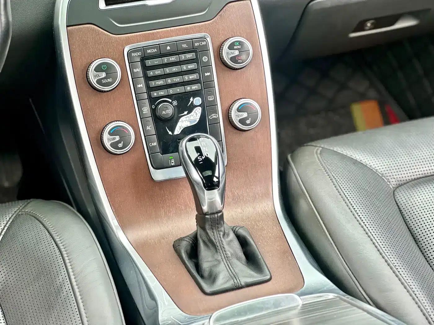 2015 Volvo S80L 2.0T T5 Smart Edition — миниатюра 43