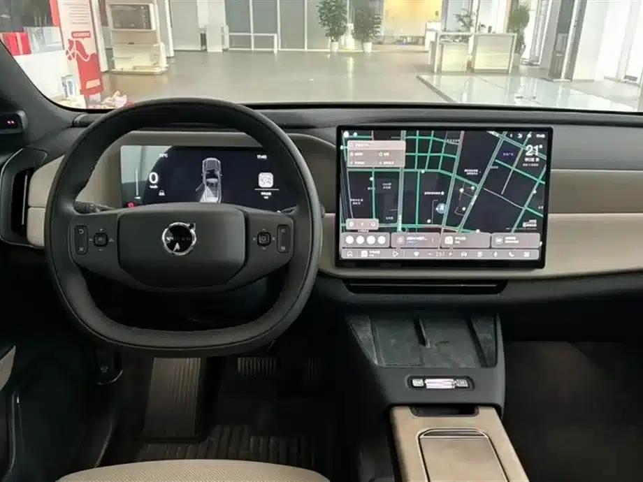2026 Volvo XC70 Plug-in Hybrid, All-Wheel Drive, Extended Range Plus — миниатюра 5