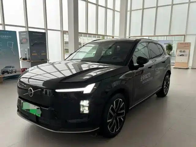 2026 Volvo XC70 Plug-in Hybrid, All-Wheel Drive, Extended Range Plus
