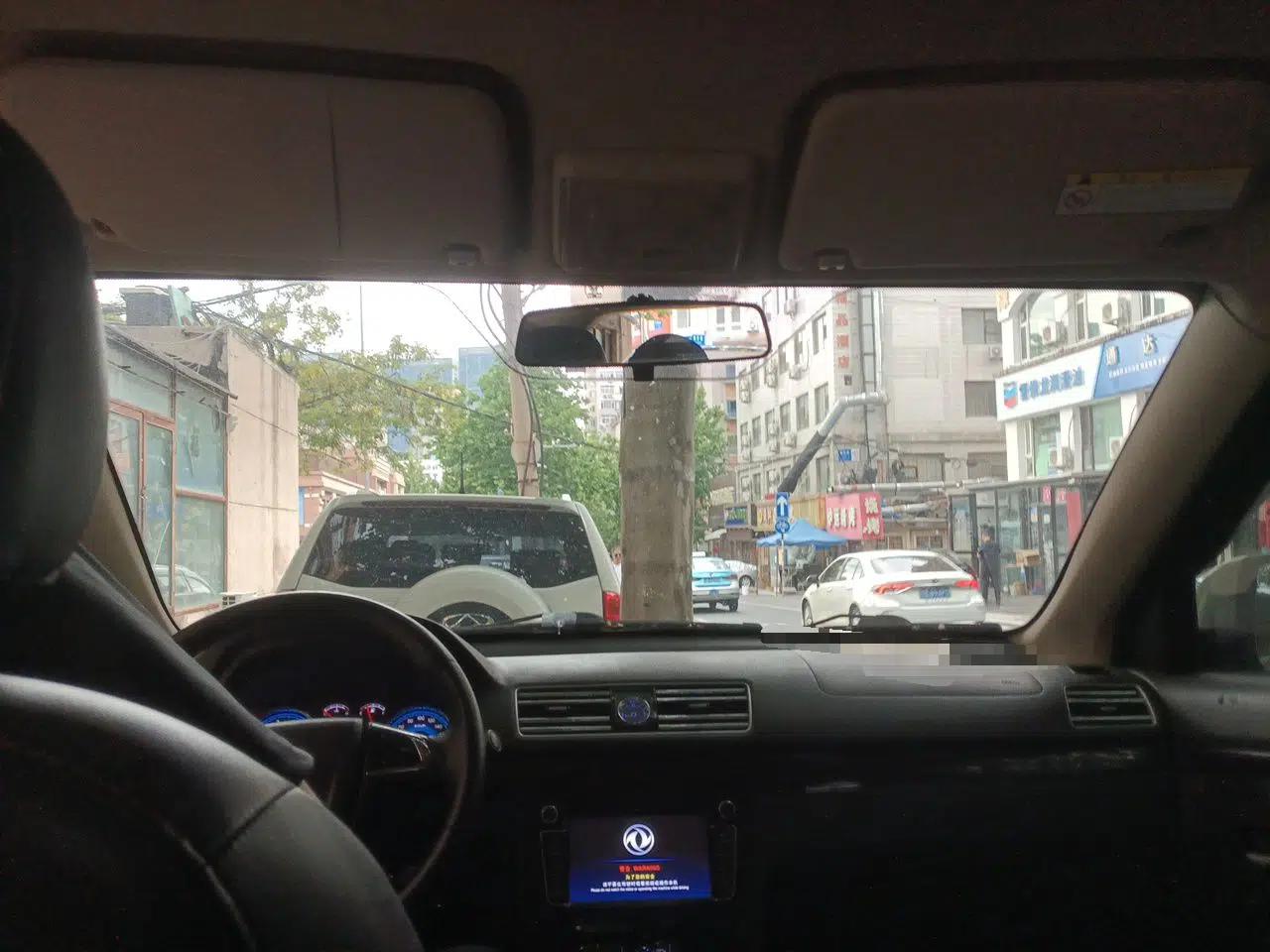 Dongfeng Fengon 370 2016 1.5L Manual Luxury Version SFG15-05 7 Seats — миниатюра 18