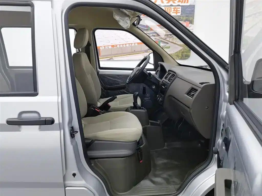 Wuling Rongguang S 2023 1.5L Basic Model 5/7 Seats — миниатюра 23