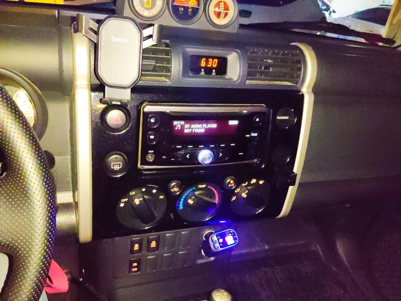 Toyota FJ Cruiser 2011 4.0L — миниатюра 13