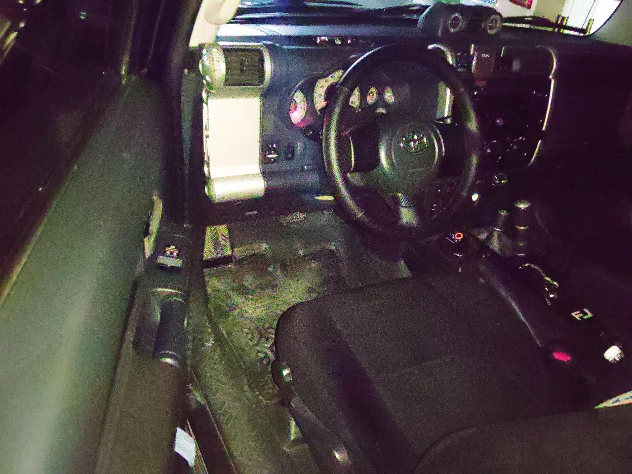 Toyota FJ Cruiser 2011 4.0L — миниатюра 16
