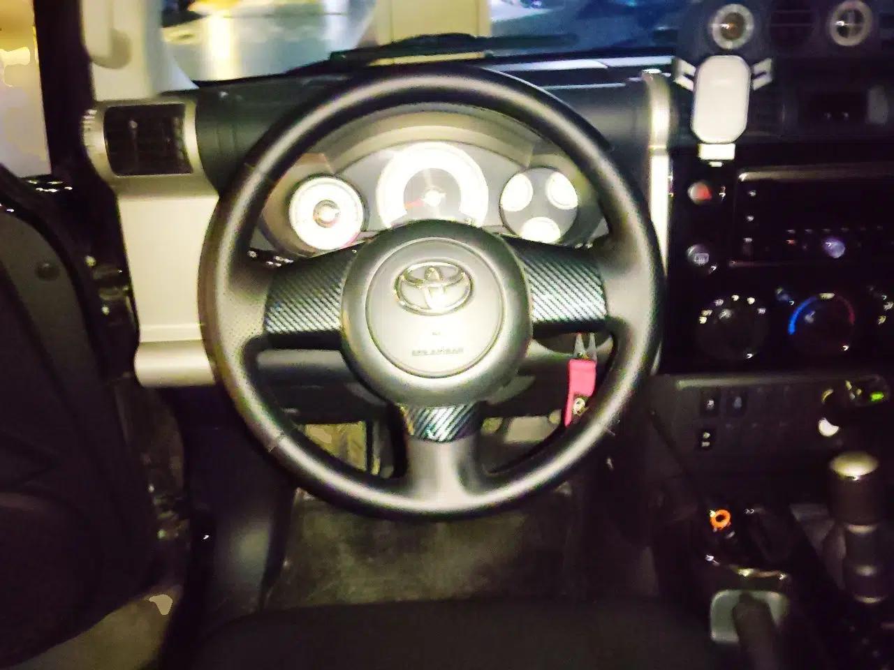 Toyota FJ Cruiser 2011 4.0L — миниатюра 10