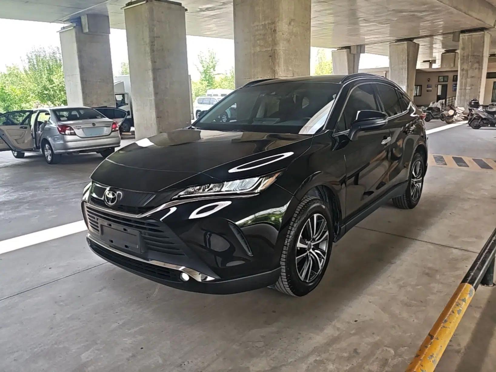 Toyota Harrier 2022 2.0L CVT Two-Wheel Drive Luxury Edition — миниатюра 1