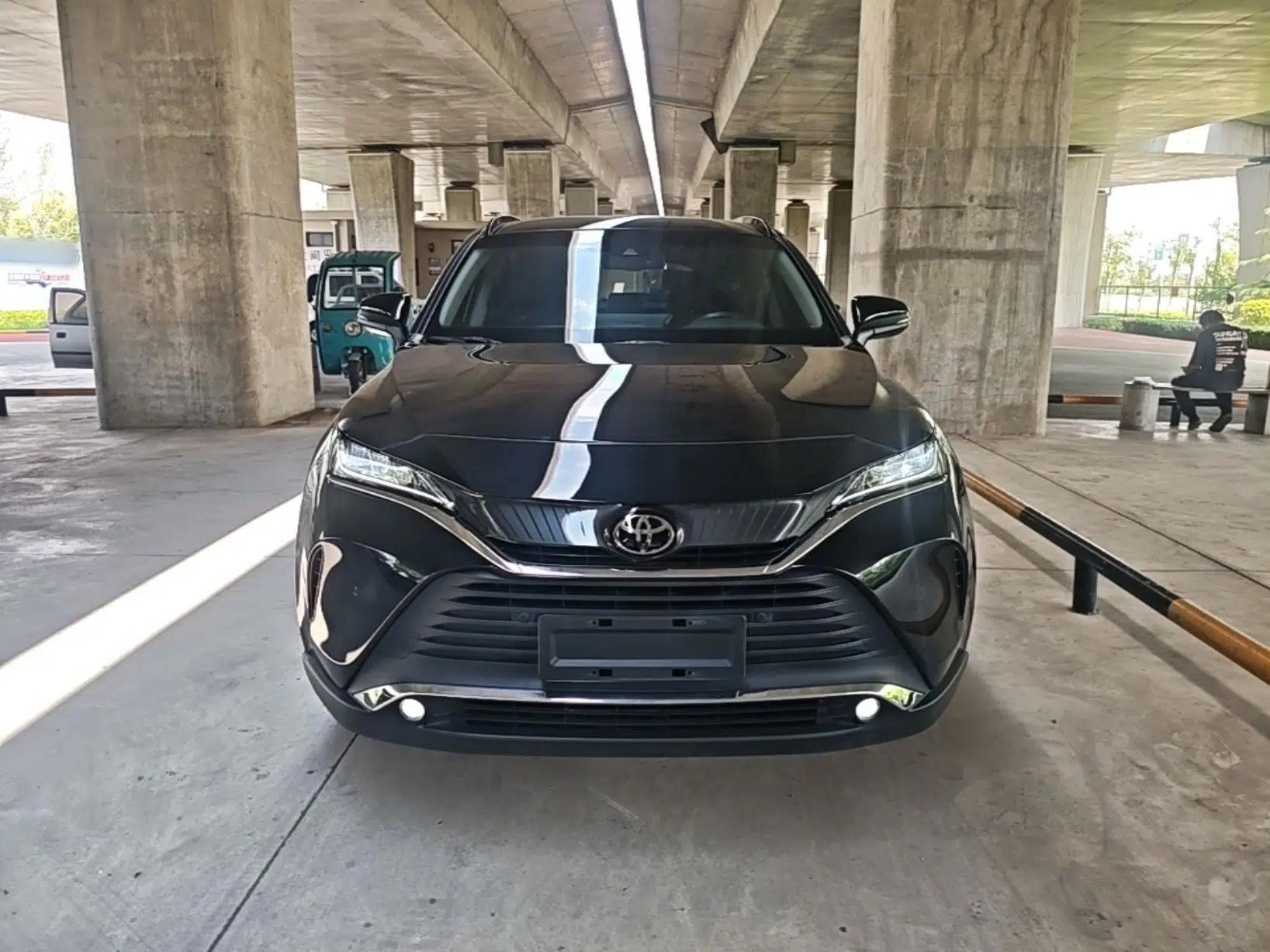 Toyota Harrier 2022 2.0L CVT Two-Wheel Drive Luxury Edition — миниатюра 2