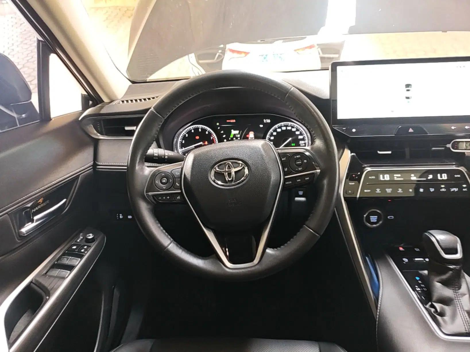 Toyota Harrier 2022 2.0L CVT Two-Wheel Drive Luxury Edition — миниатюра 13