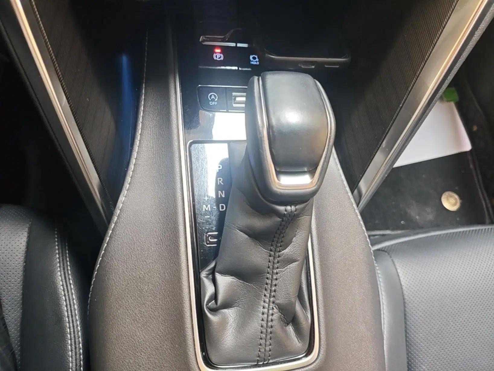 Toyota Harrier 2022 2.0L CVT Two-Wheel Drive Luxury Edition — миниатюра 16