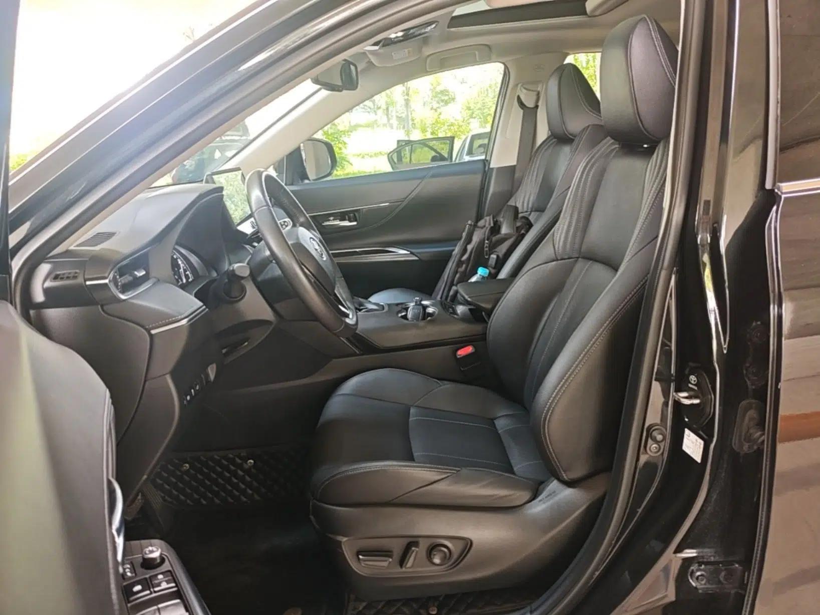 Toyota Harrier 2022 2.0L CVT Two-Wheel Drive Luxury Edition — миниатюра 17