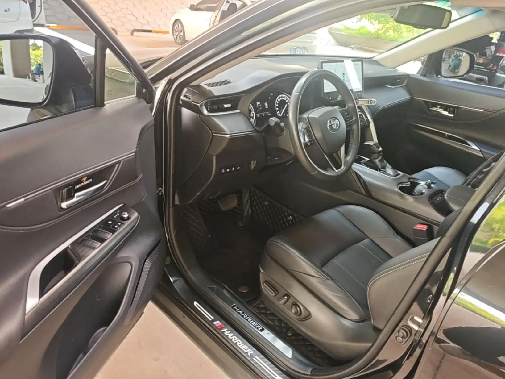 Toyota Harrier 2022 2.0L CVT Two-Wheel Drive Luxury Edition — миниатюра 18