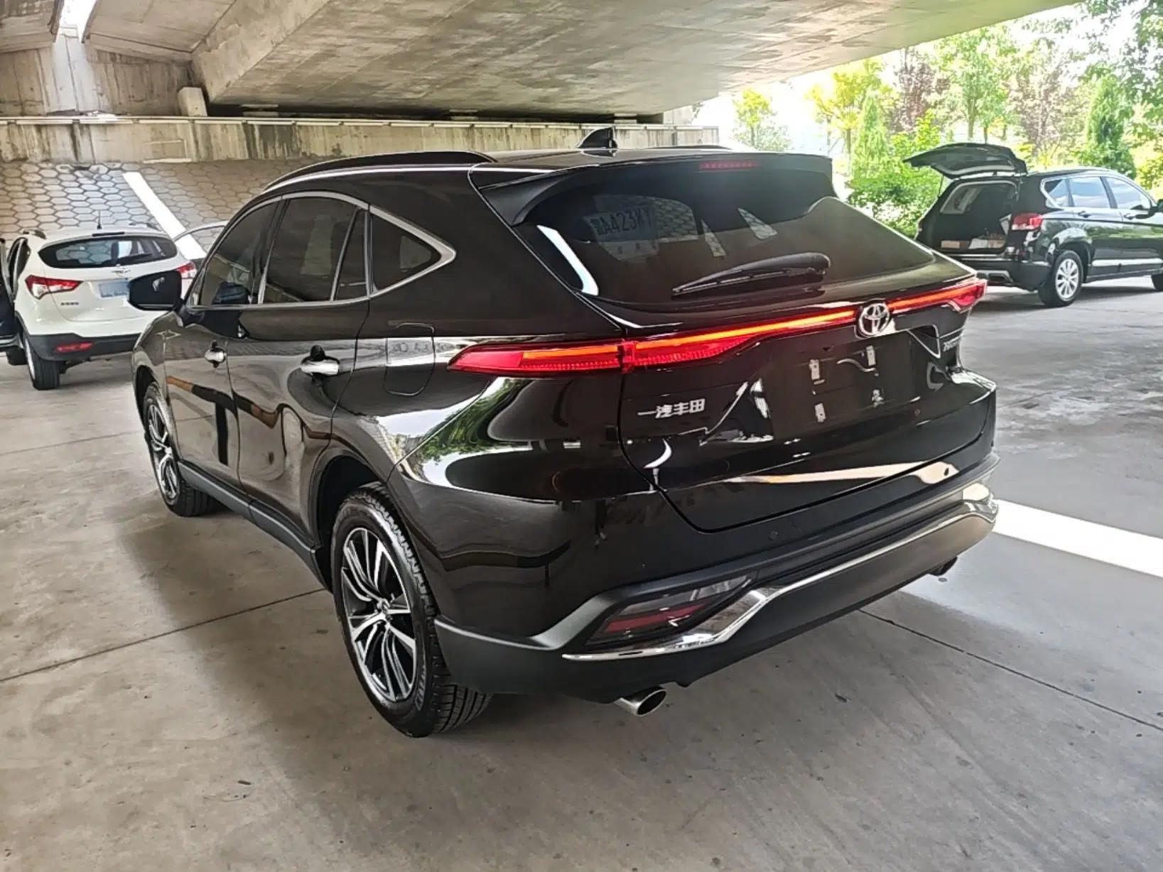 Toyota Harrier 2022 2.0L CVT Two-Wheel Drive Luxury Edition — миниатюра 4