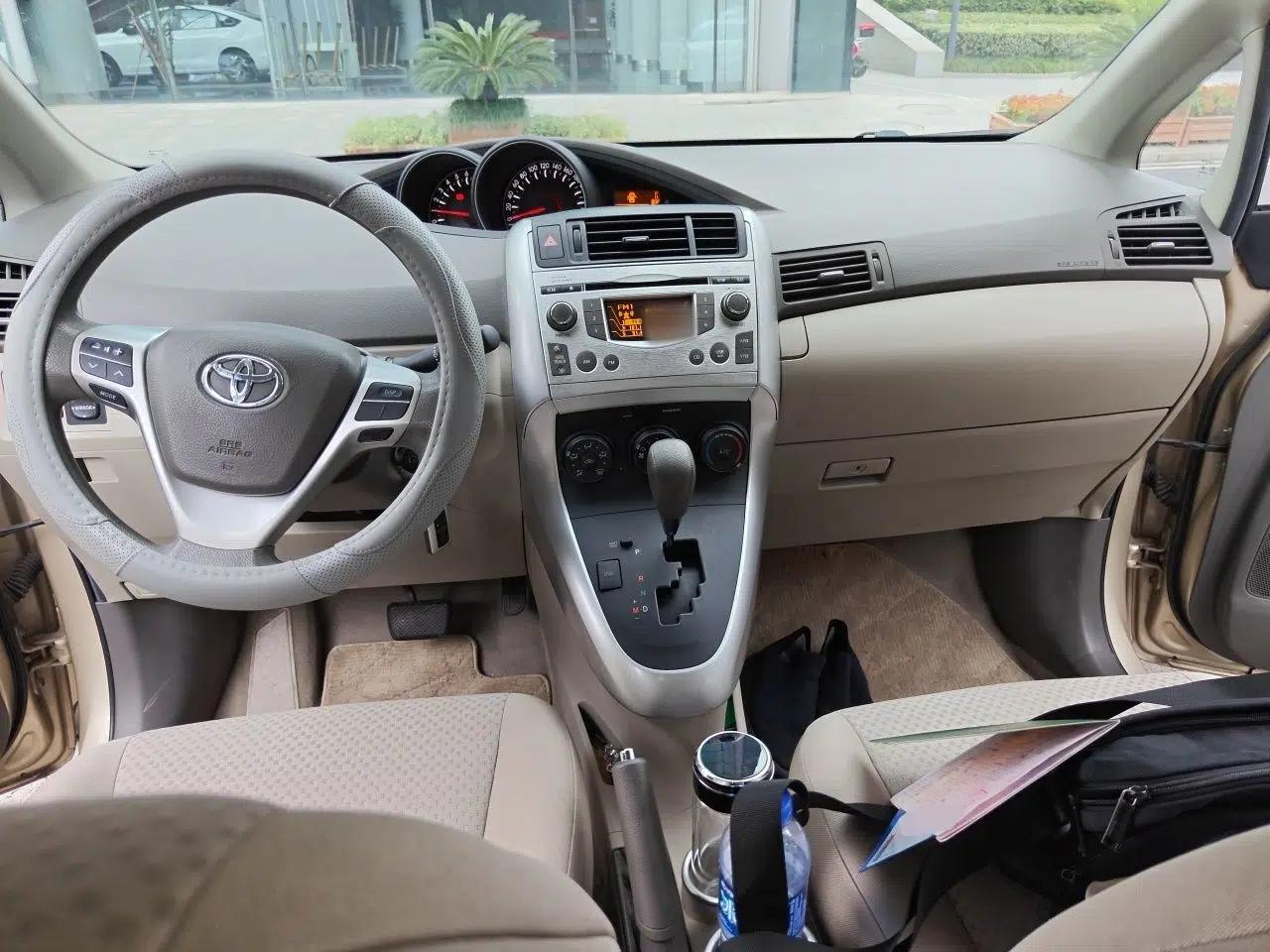 Toyota Verso 2011 180E CVT Elite Edition — миниатюра 9