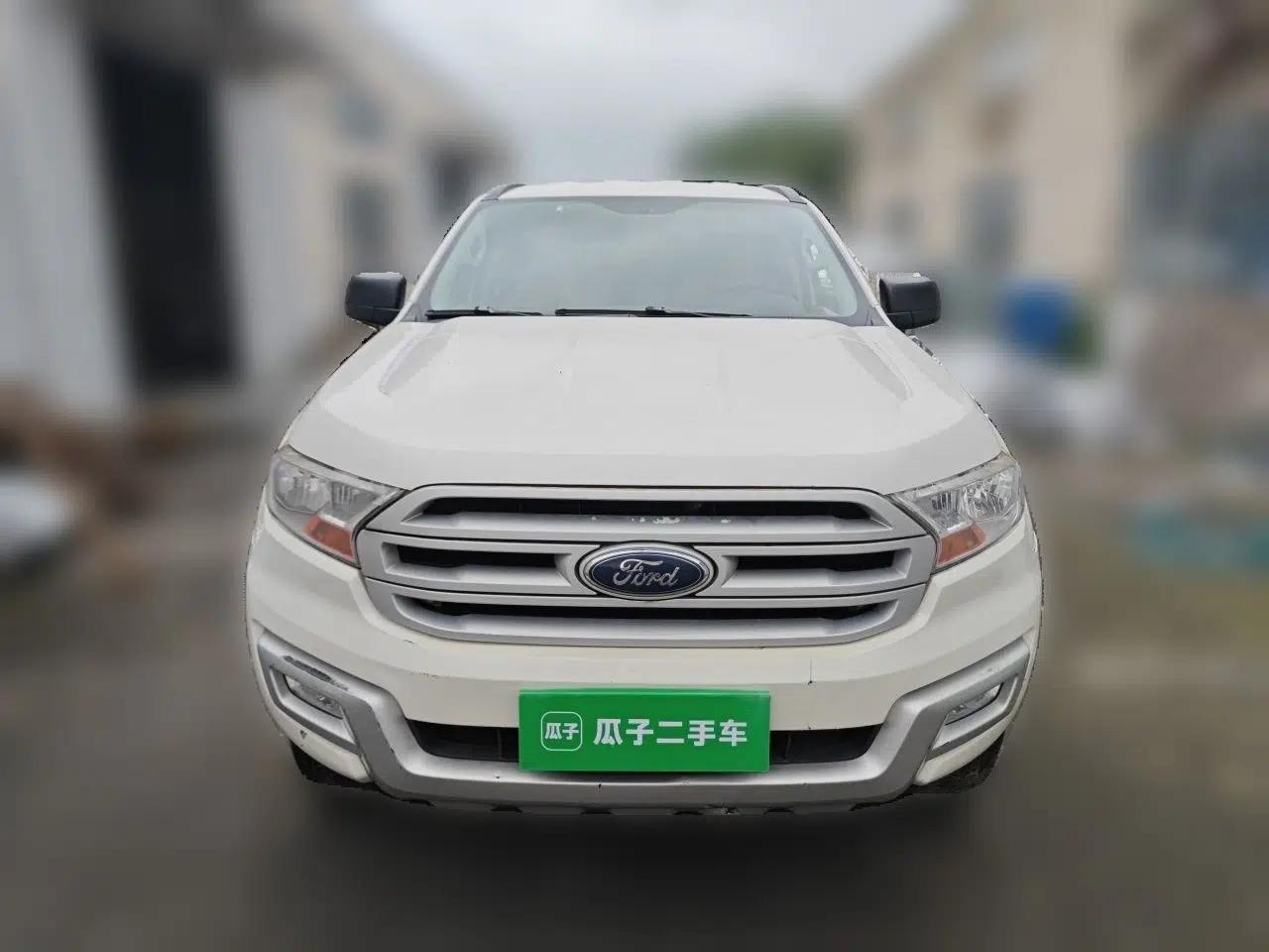 Ford Everest 2017 2.0T Gasoline Automatic 4x4 Elite Edition 5 Seats — миниатюра 2